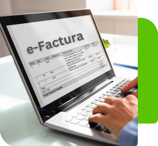 Factură electronică deschisă pe laptop